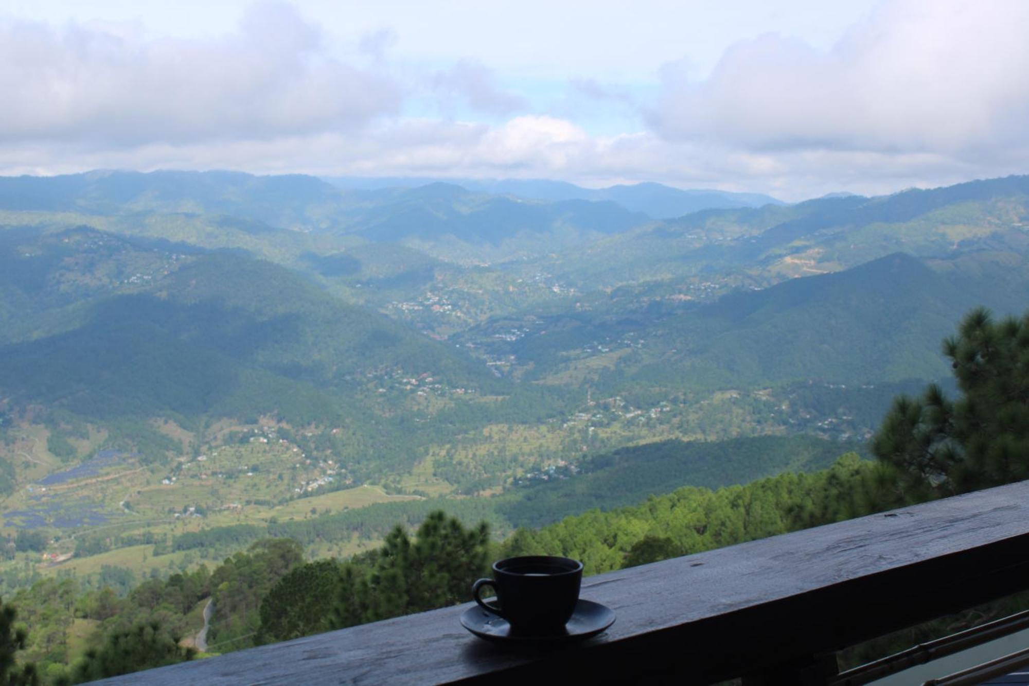 Отель Himalayan Hobbit House Алмора Экстерьер фото