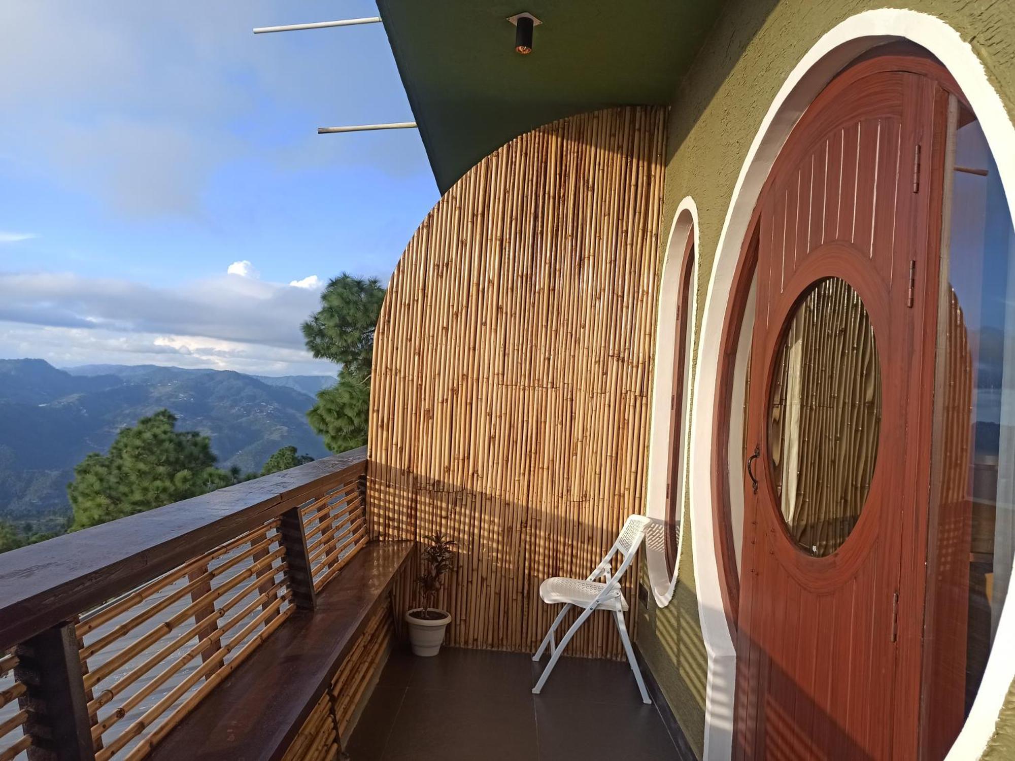 Отель Himalayan Hobbit House Алмора Экстерьер фото