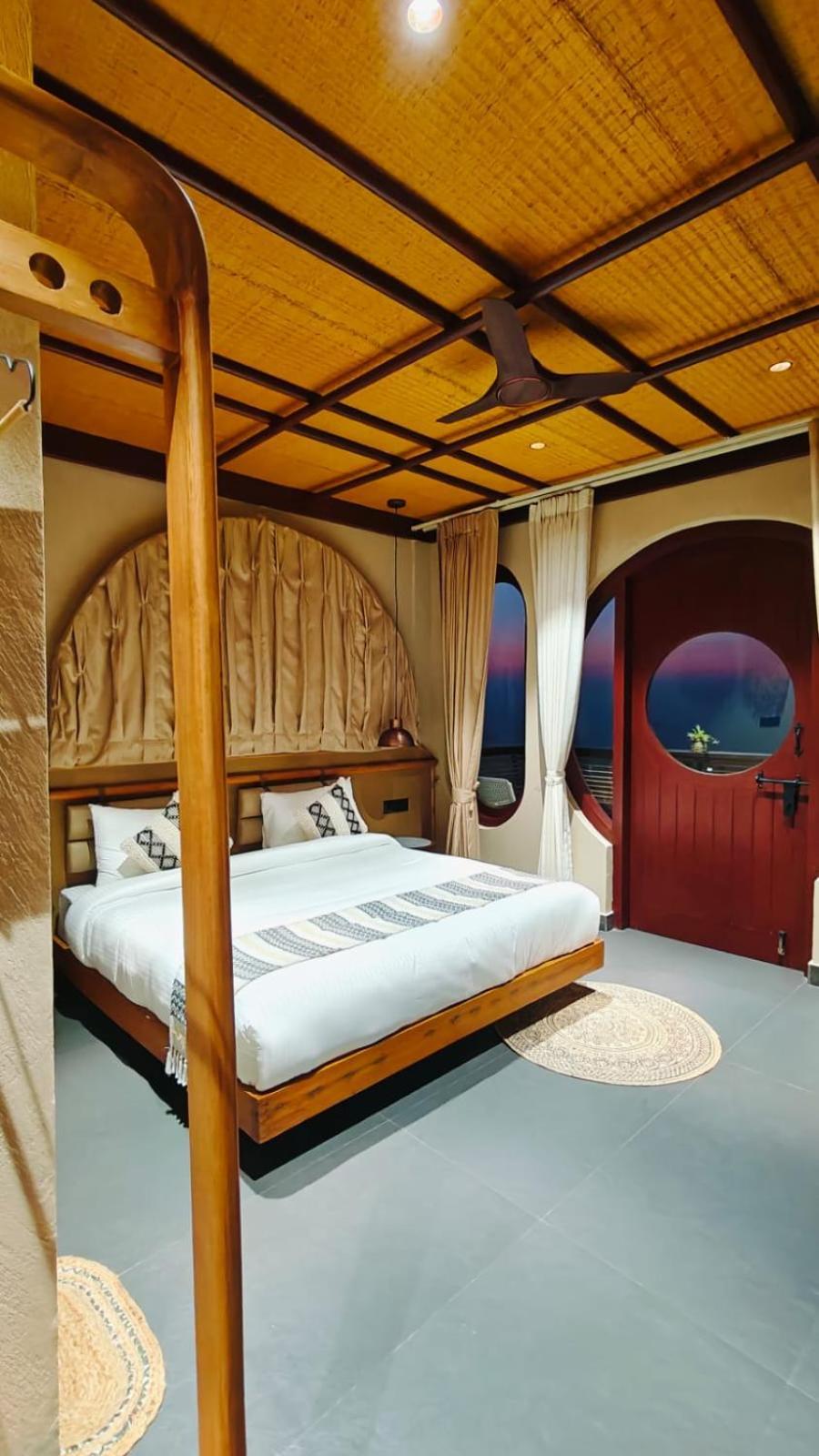 Отель Himalayan Hobbit House Алмора Экстерьер фото